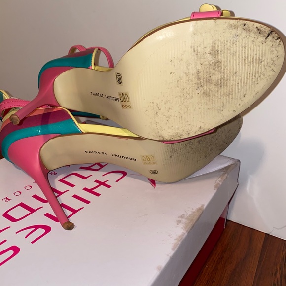Chinese Laundry floral 2-piece sandal/rainbow heel - Picture 7 of 10